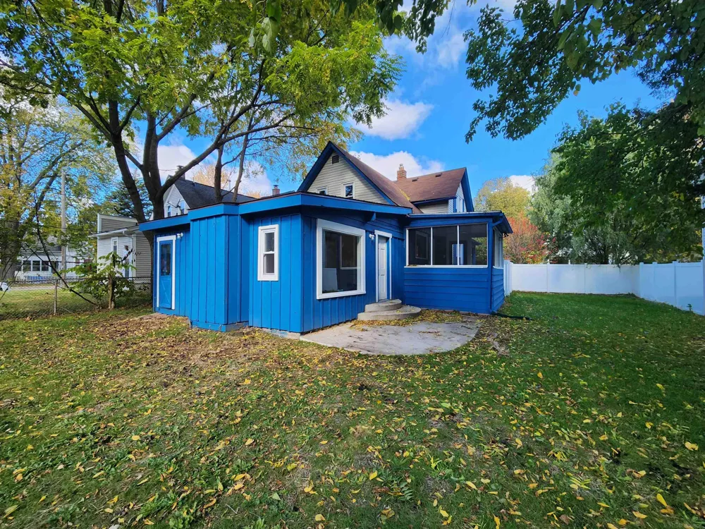 77 Hubbard Street Mt Clemens City, MI 48043