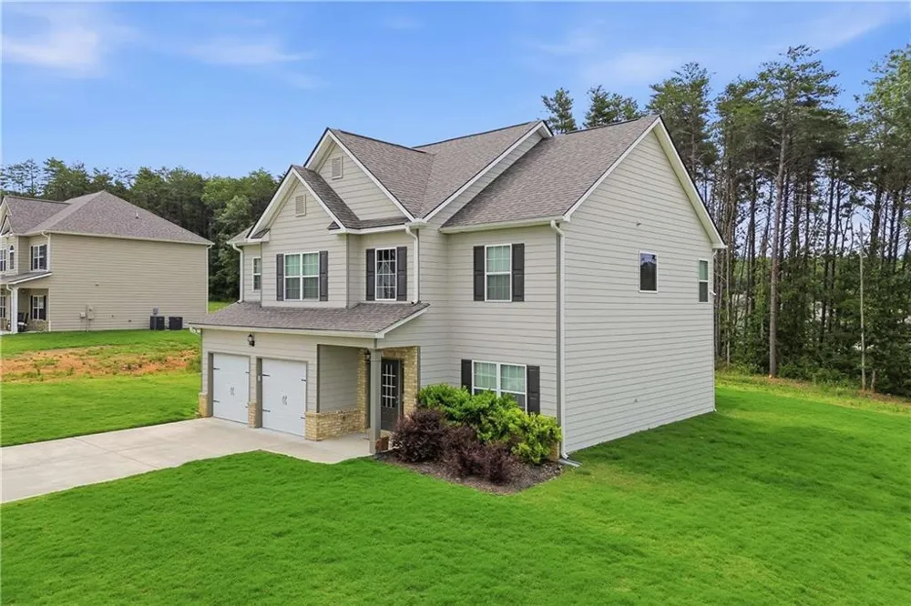 61 Village Circle Rydal, GA 30171