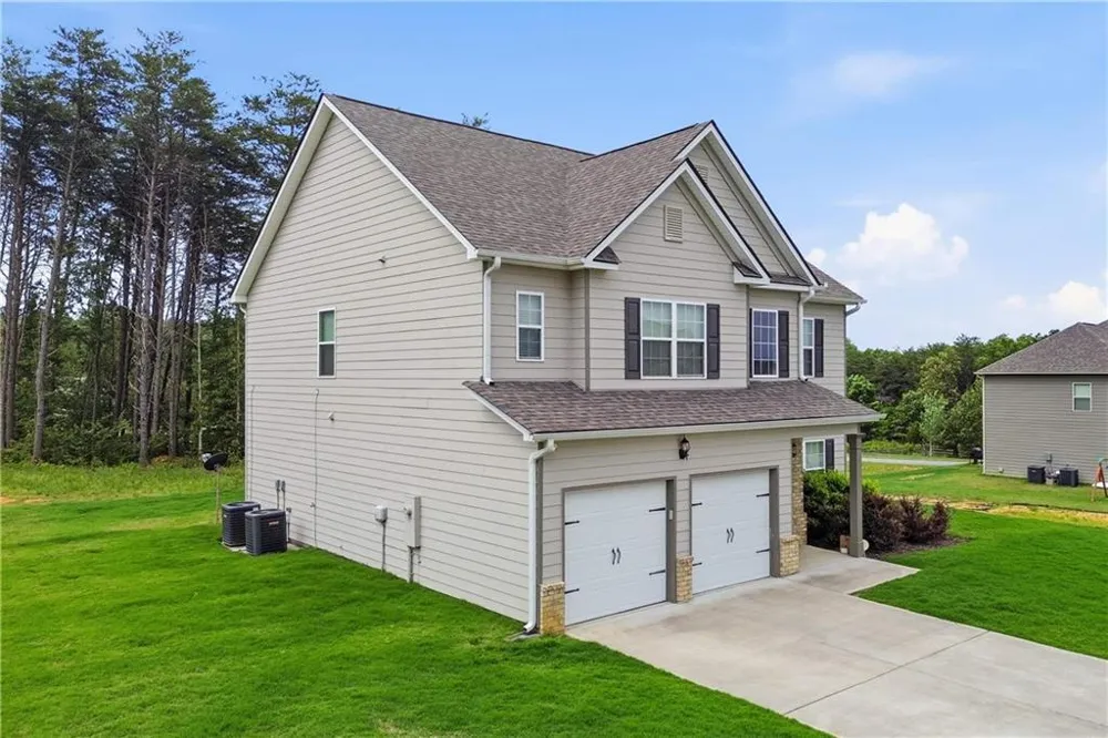 61 Village Circle Rydal, GA 30171
