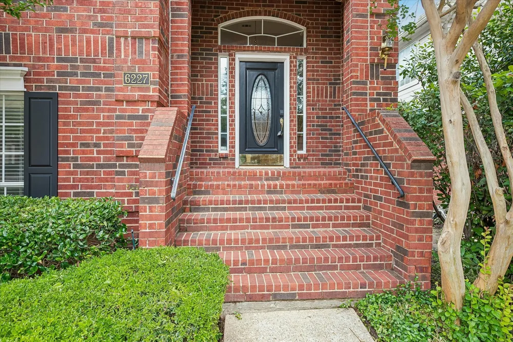 6227 Cupertino Trail Dallas, TX 75252