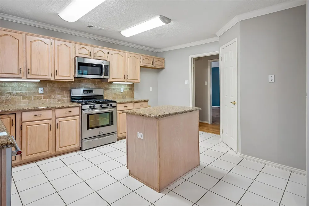 6227 Cupertino Trail Dallas, TX 75252