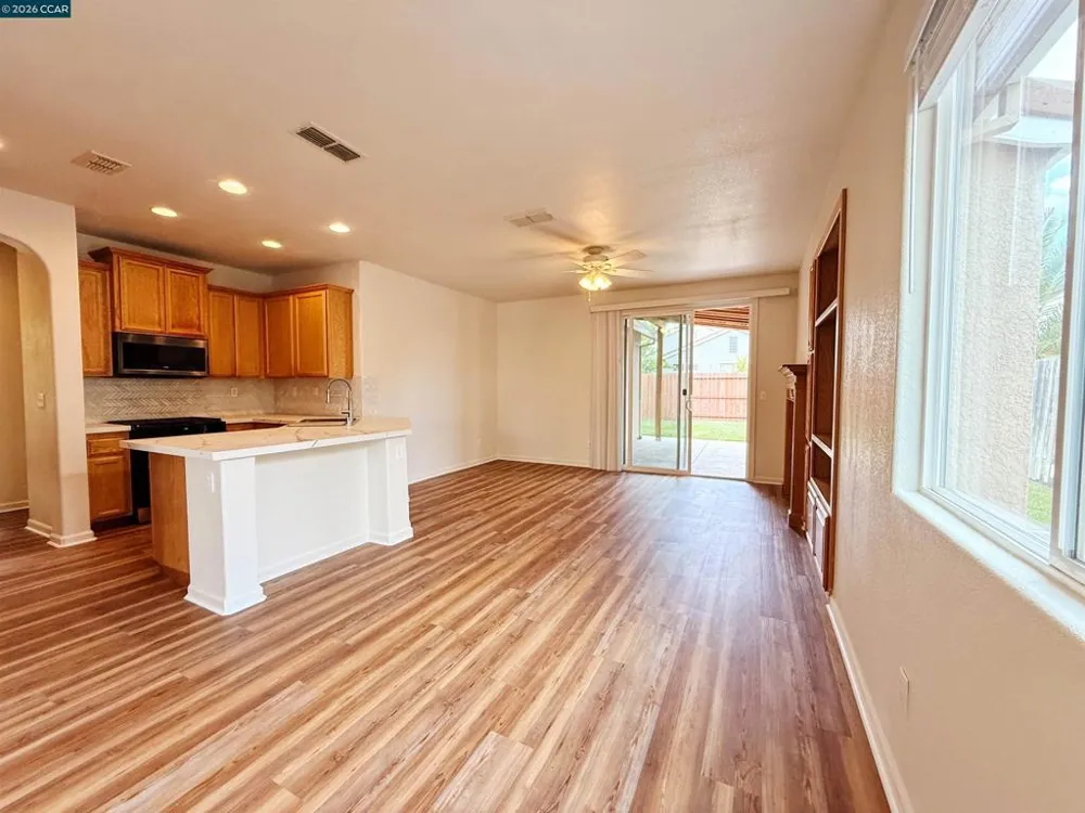 413 Arlingdale Cir Rio Linda, CA 95673
