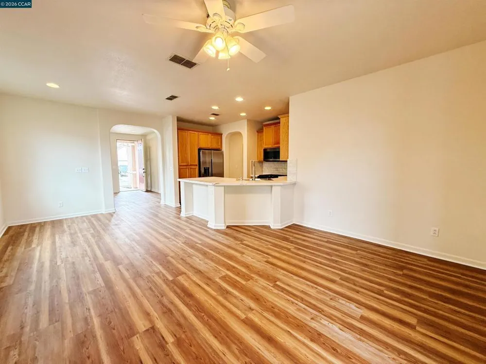 413 Arlingdale Cir Rio Linda, CA 95673