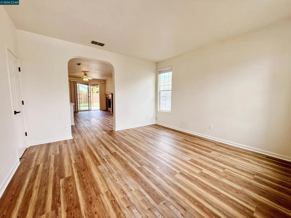 413 Arlingdale Cir Rio Linda, CA 95673