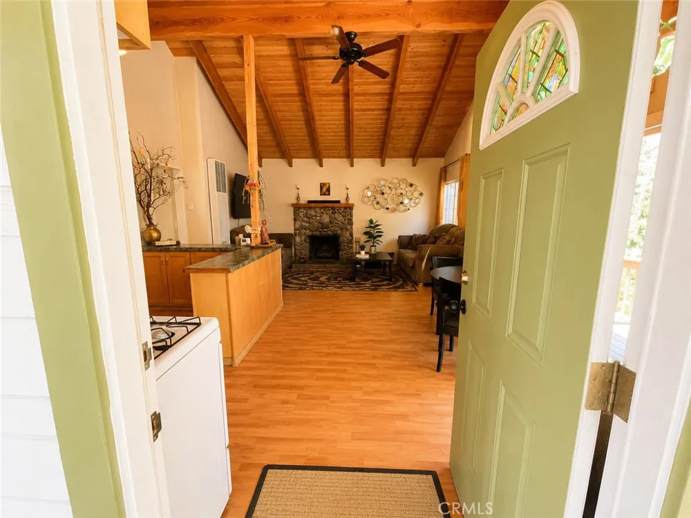 23788 Zuger Crestline, CA 92325