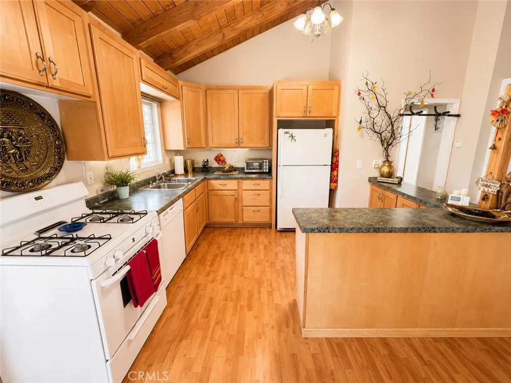 23788 Zuger Crestline, CA 92325