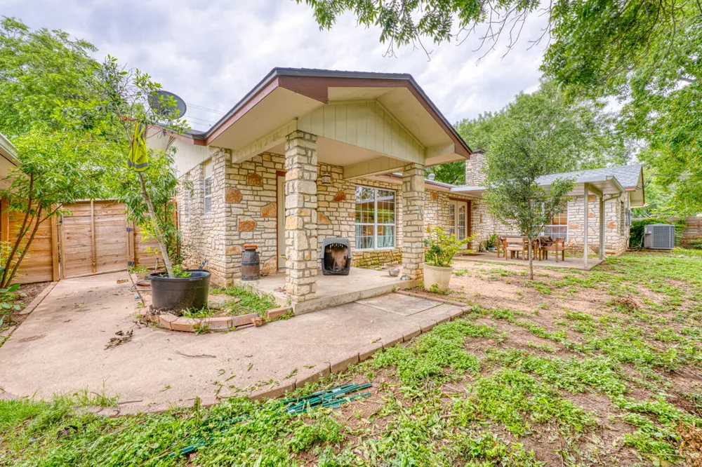 301 6th Street Marble Falls, TX 78654