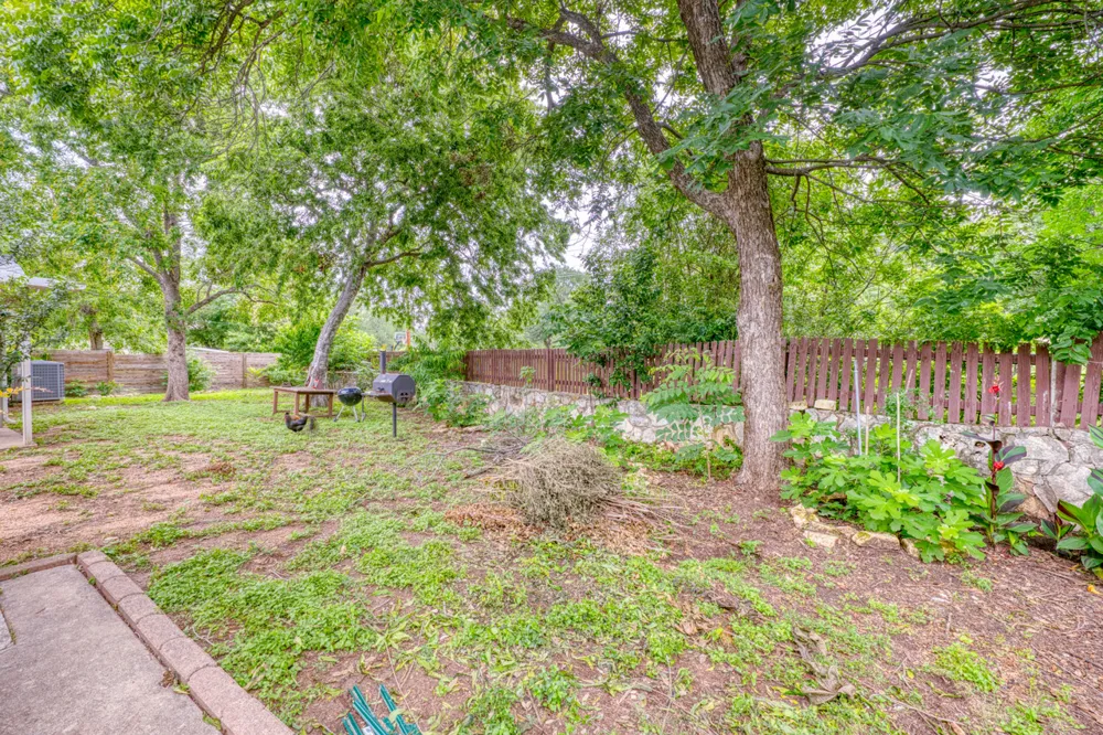 301 6th Street Marble Falls, TX 78654