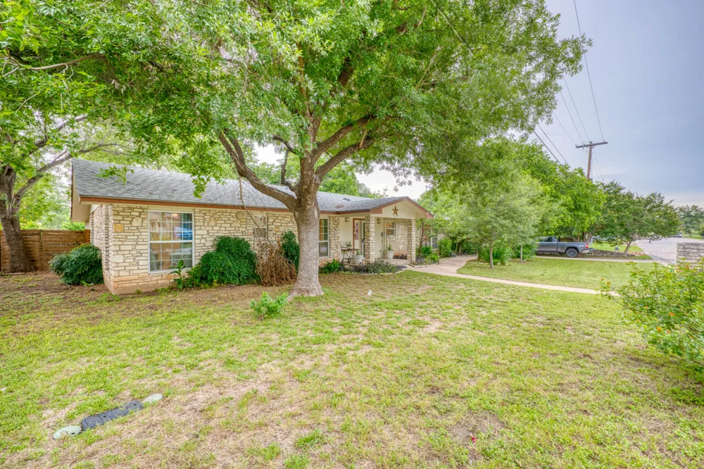 301 6th Street Marble Falls, TX 78654