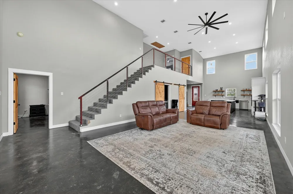 528 Hill County Road 4411 Grandview, TX 76050