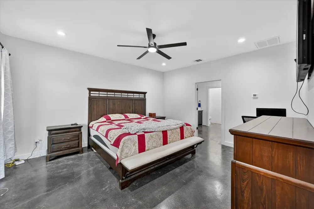 528 Hill County Road 4411 Grandview, TX 76050