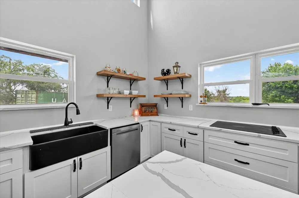 528 Hill County Road 4411 Grandview, TX 76050