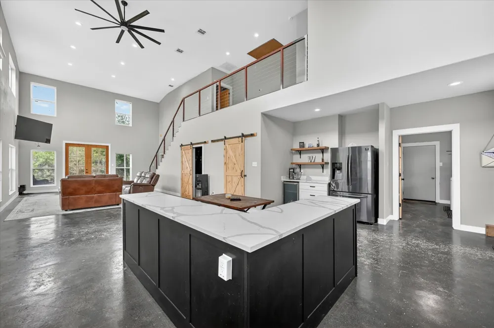 528 Hill County Road 4411 Grandview, TX 76050