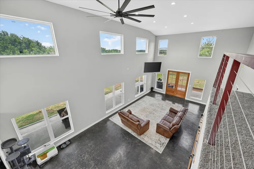 528 Hill County Road 4411 Grandview, TX 76050
