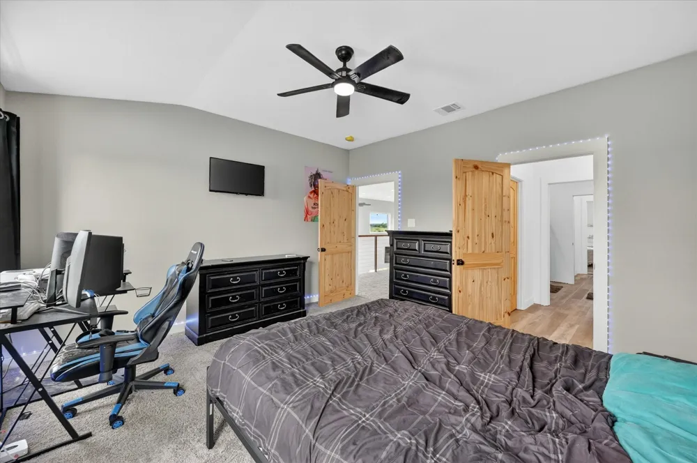 528 Hill County Road 4411 Grandview, TX 76050