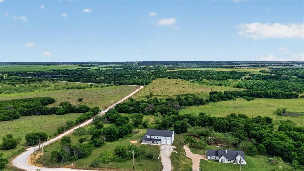 528 Hill County Road 4411 Grandview, TX 76050