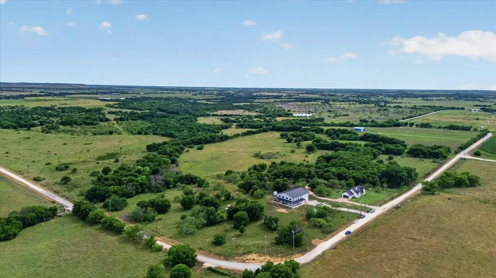 528 Hill County Road 4411 Grandview, TX 76050