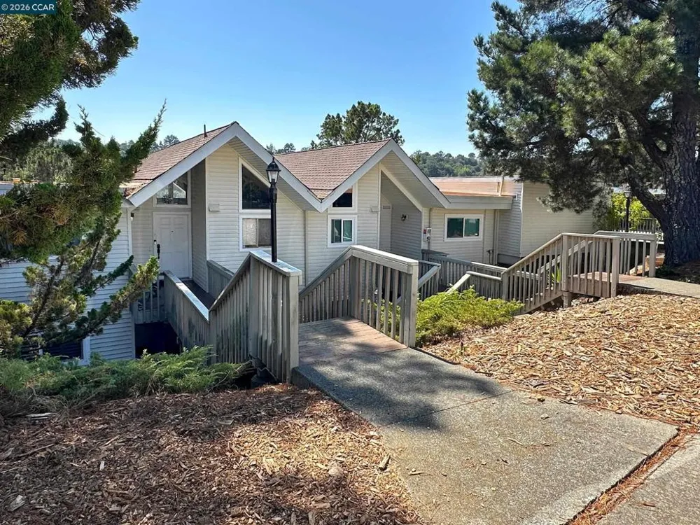 1984 Ascot Dr #C Moraga, CA 94556
