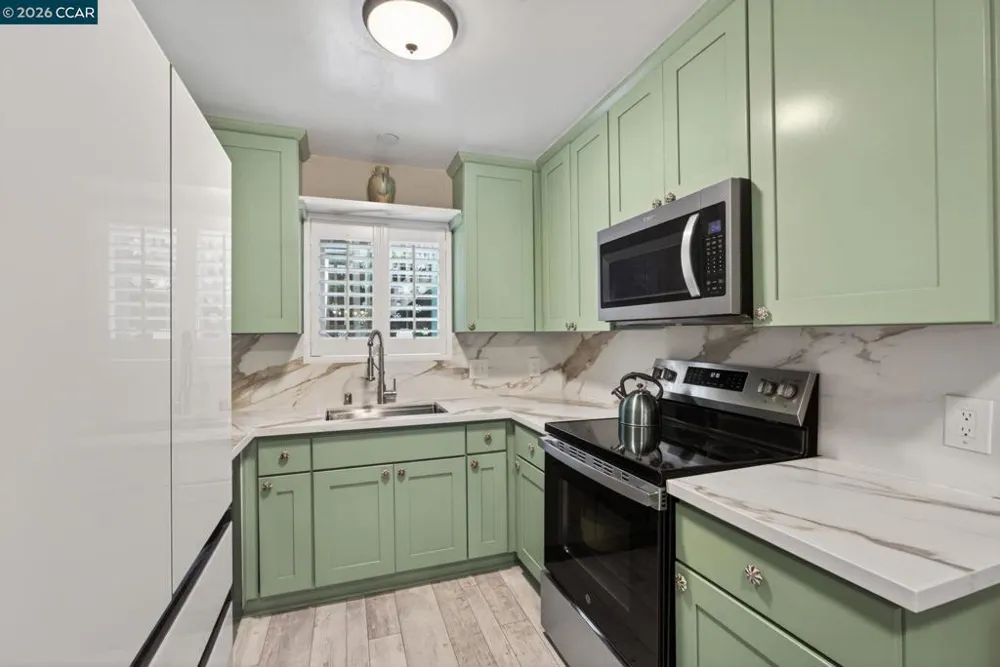 1984 Ascot Dr #C Moraga, CA 94556