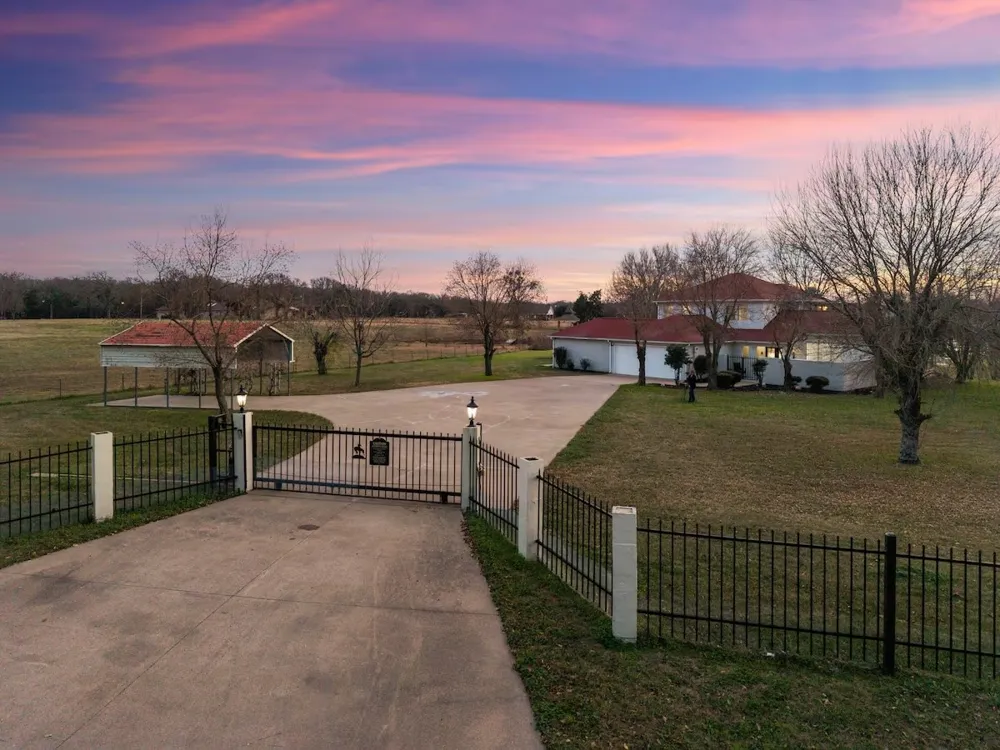 8862 County Road 4028 Kemp, TX 75143
