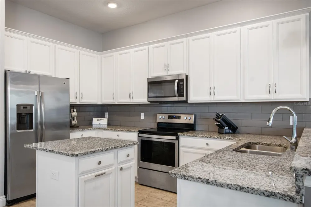 2241 WHITE FEATHER LOOP Oakland, FL 34787