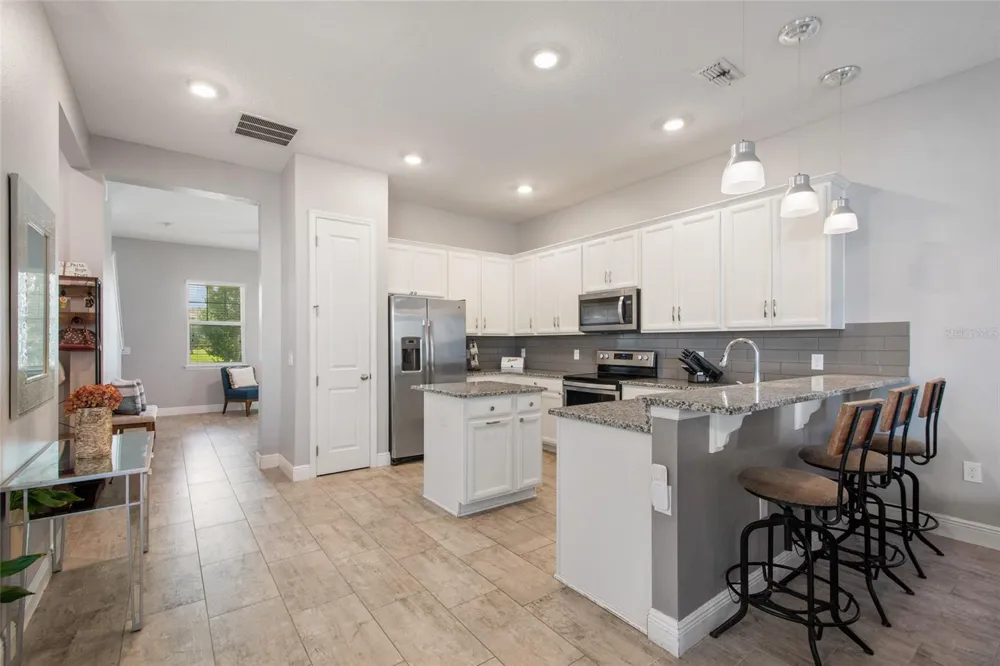 2241 WHITE FEATHER LOOP Oakland, FL 34787