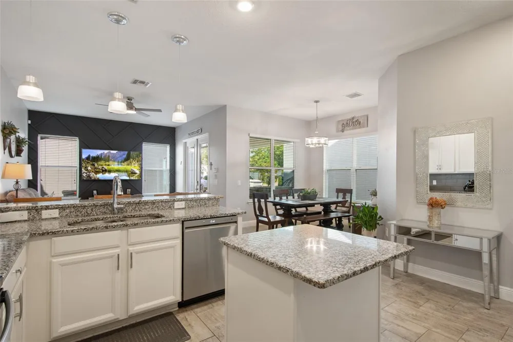 2241 WHITE FEATHER LOOP Oakland, FL 34787