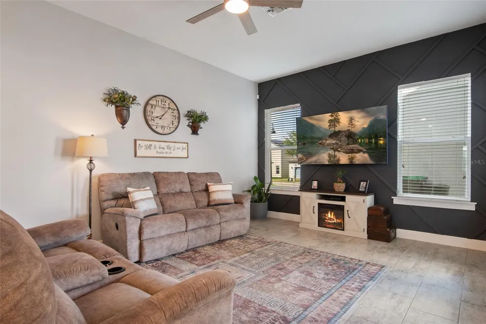 2241 WHITE FEATHER LOOP Oakland, FL 34787