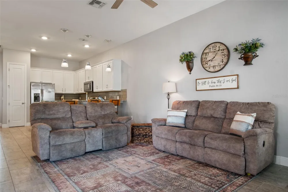 2241 WHITE FEATHER LOOP Oakland, FL 34787
