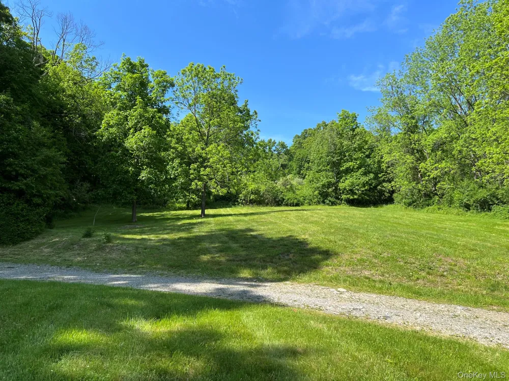 559 Shunpike Millbrook, NY 12545