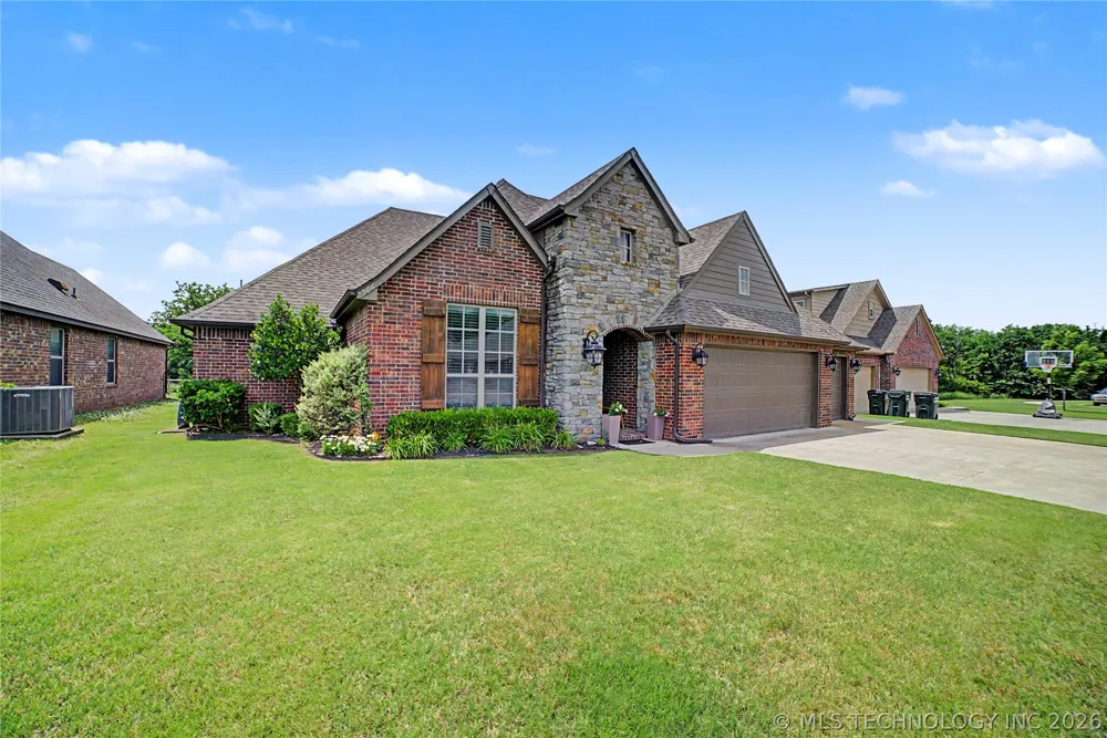7906 142nd Avenue E Owasso, OK 74055