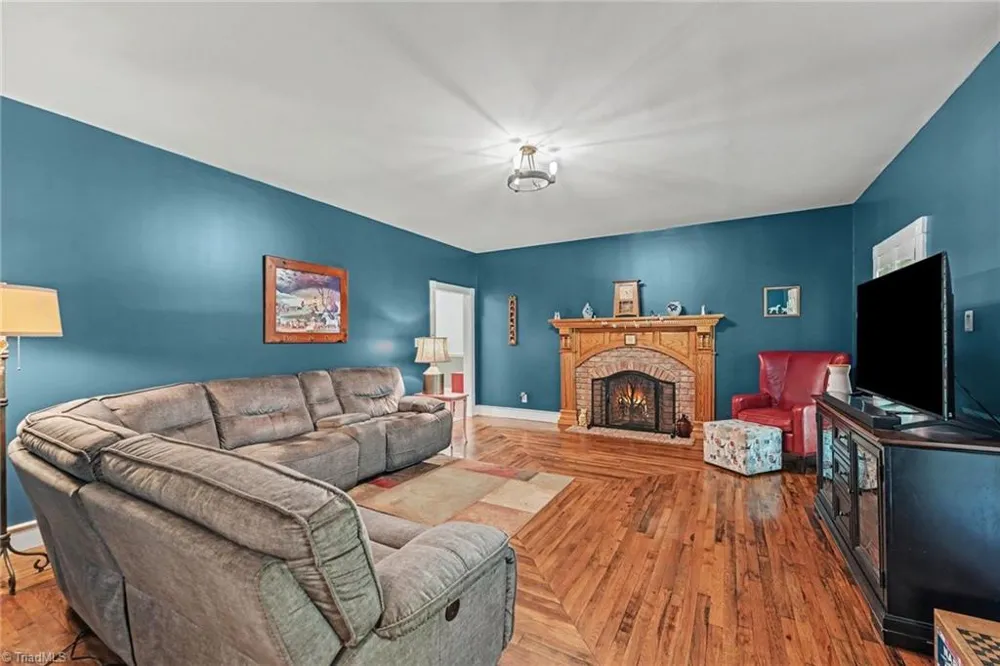 3190 Macbrandon Lane Pfafftown, NC 27040