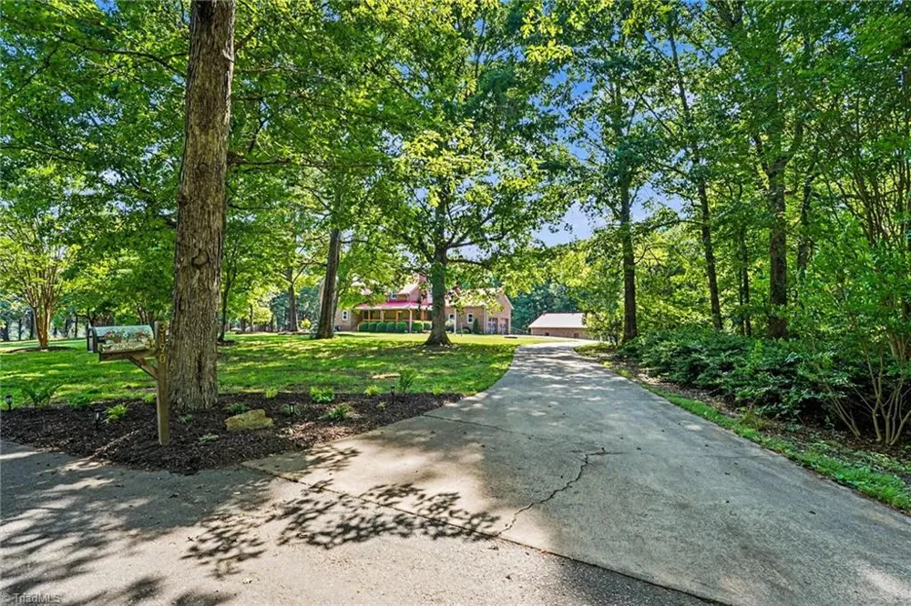 3190 Macbrandon Lane Pfafftown, NC 27040
