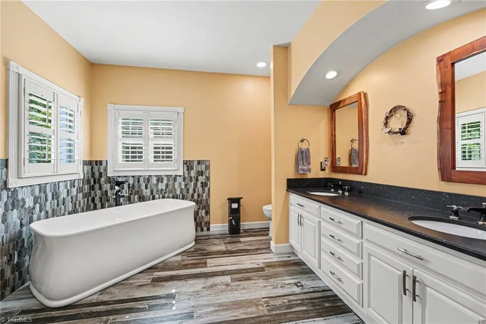 3190 Macbrandon Lane Pfafftown, NC 27040