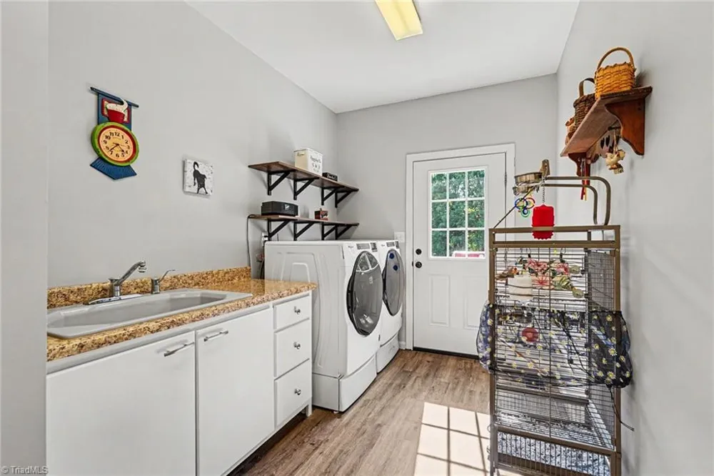 3190 Macbrandon Lane Pfafftown, NC 27040