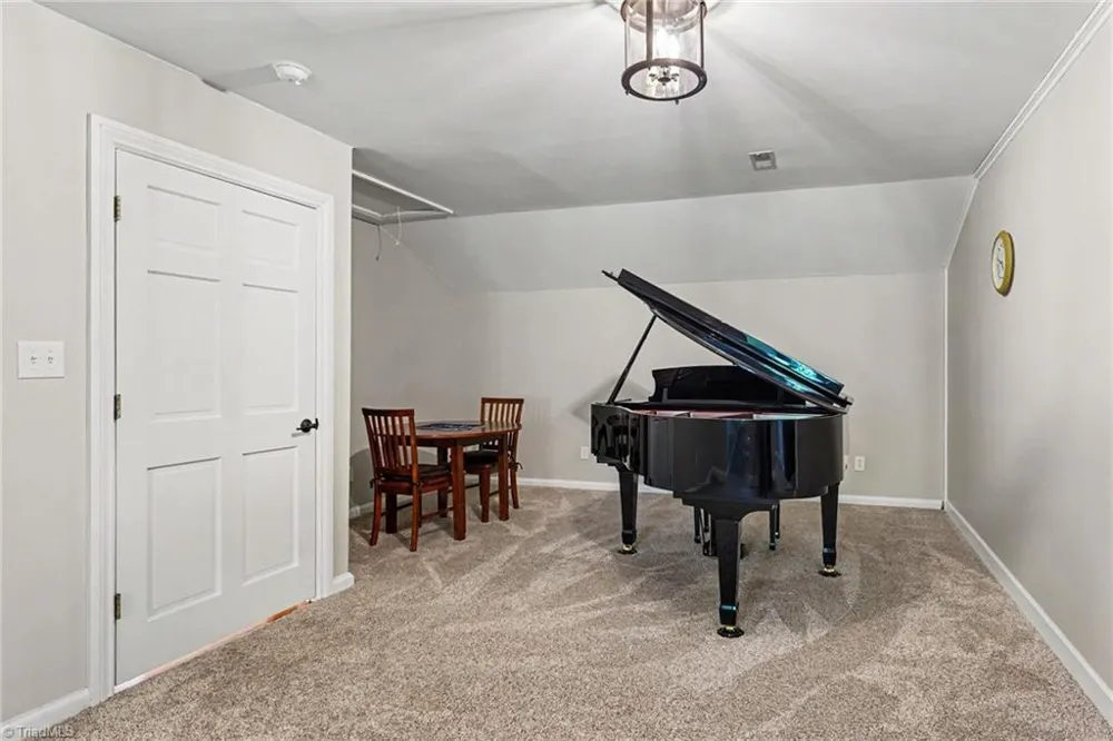 3190 Macbrandon Lane Pfafftown, NC 27040