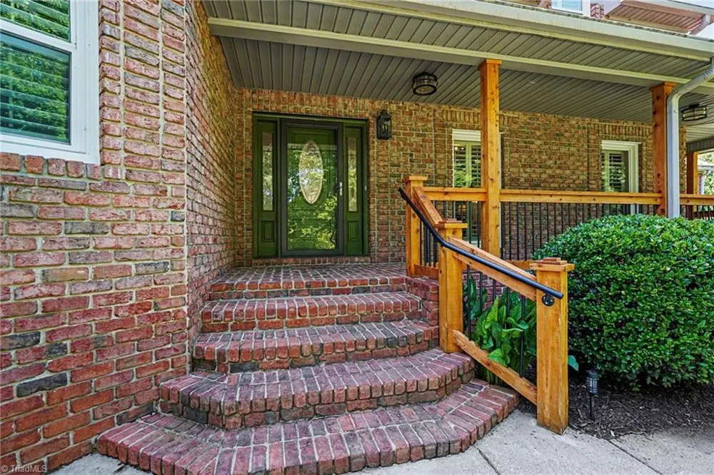 3190 Macbrandon Lane Pfafftown, NC 27040
