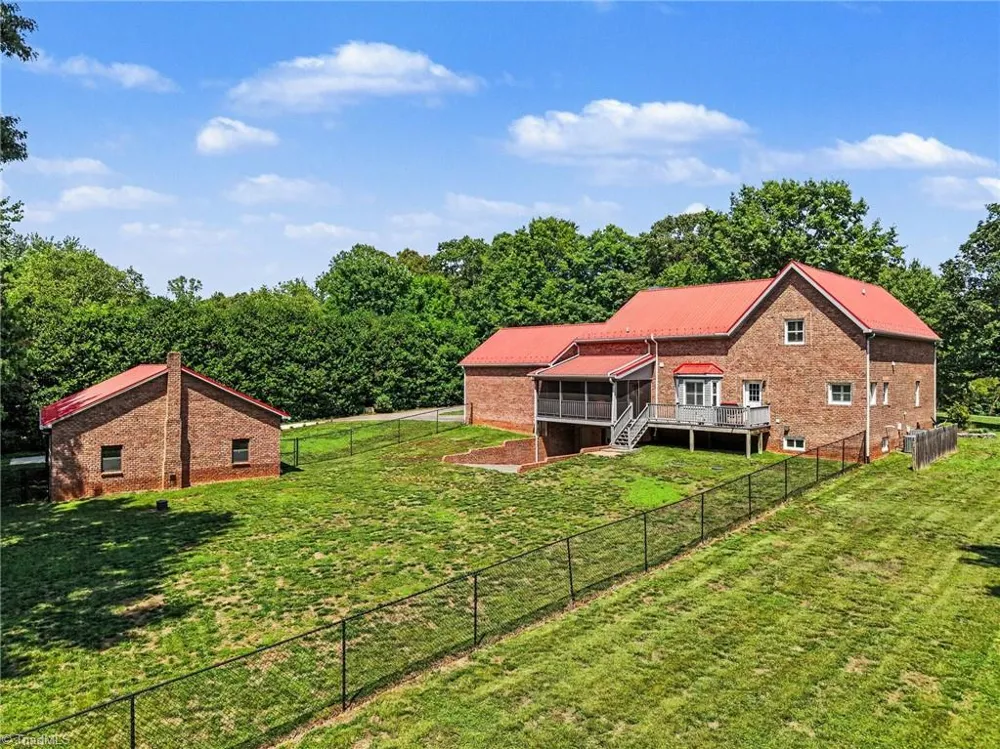 3190 Macbrandon Lane Pfafftown, NC 27040