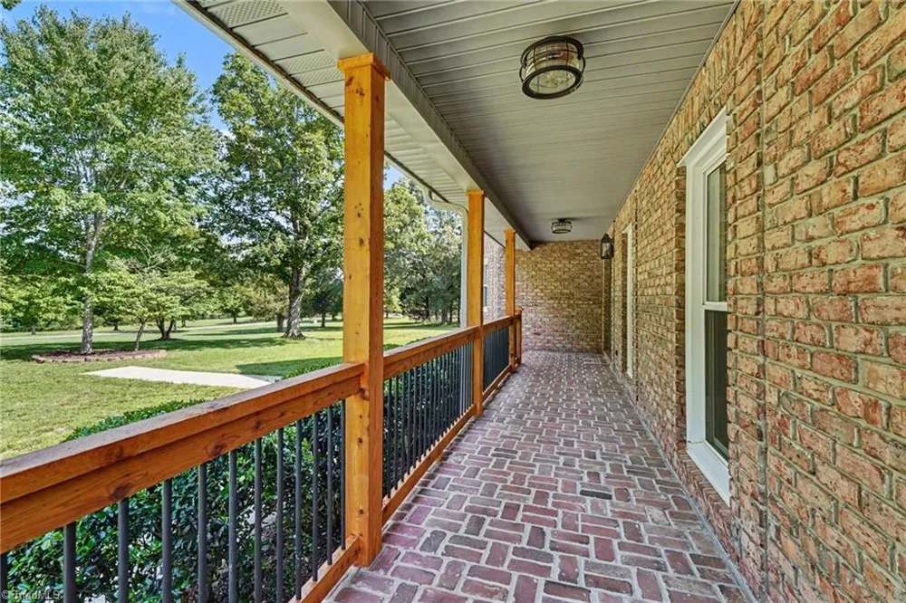 3190 Macbrandon Lane Pfafftown, NC 27040