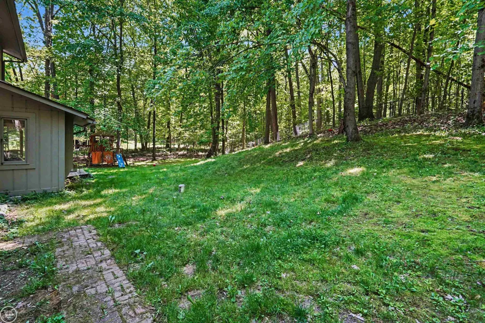 9065 Autumnglo Drive Clarkston City, MI 48348