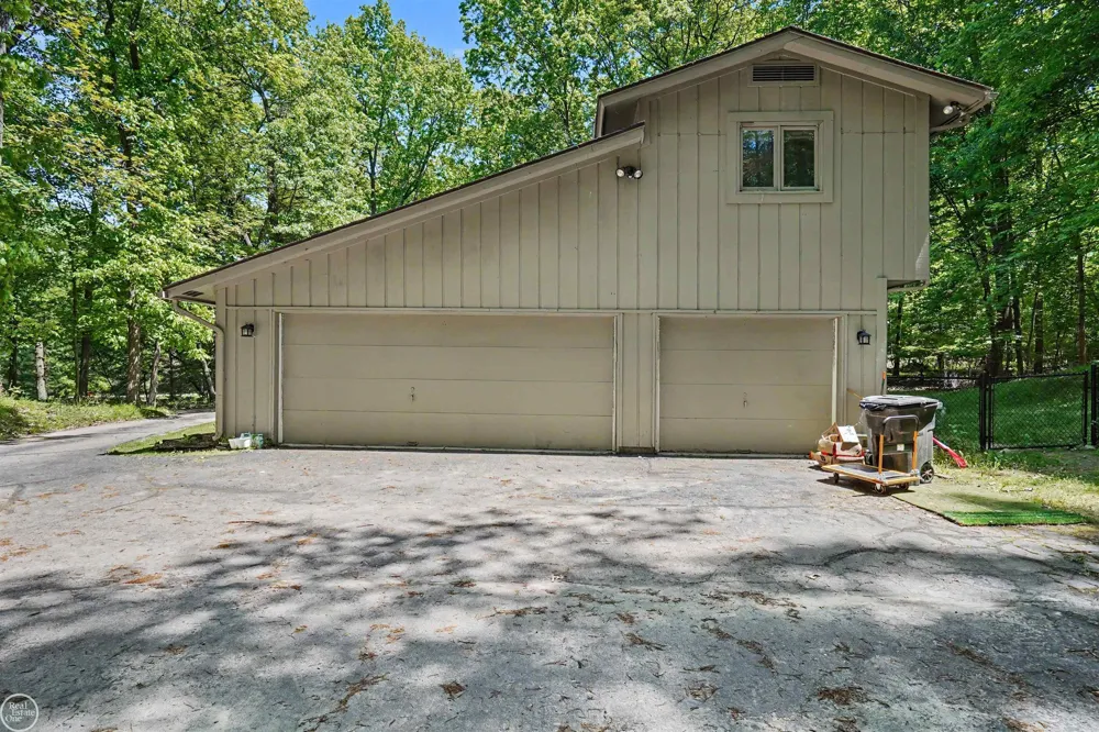 9065 Autumnglo Drive Clarkston City, MI 48348