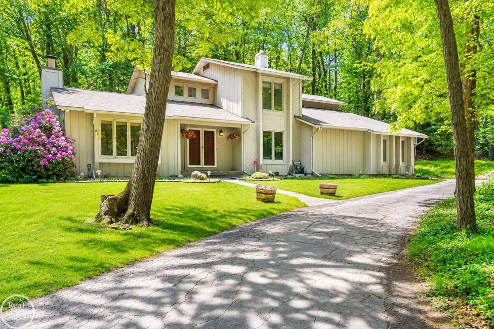 9065 Autumnglo Drive Clarkston City, MI 48348