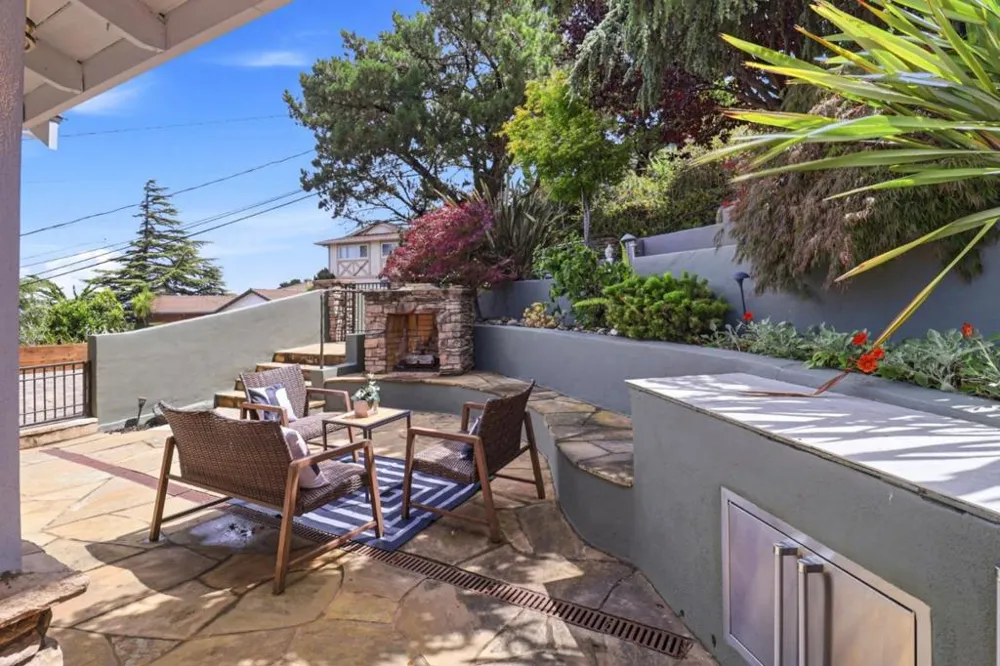 2945 Monte Cresta Drive Belmont, CA 94002