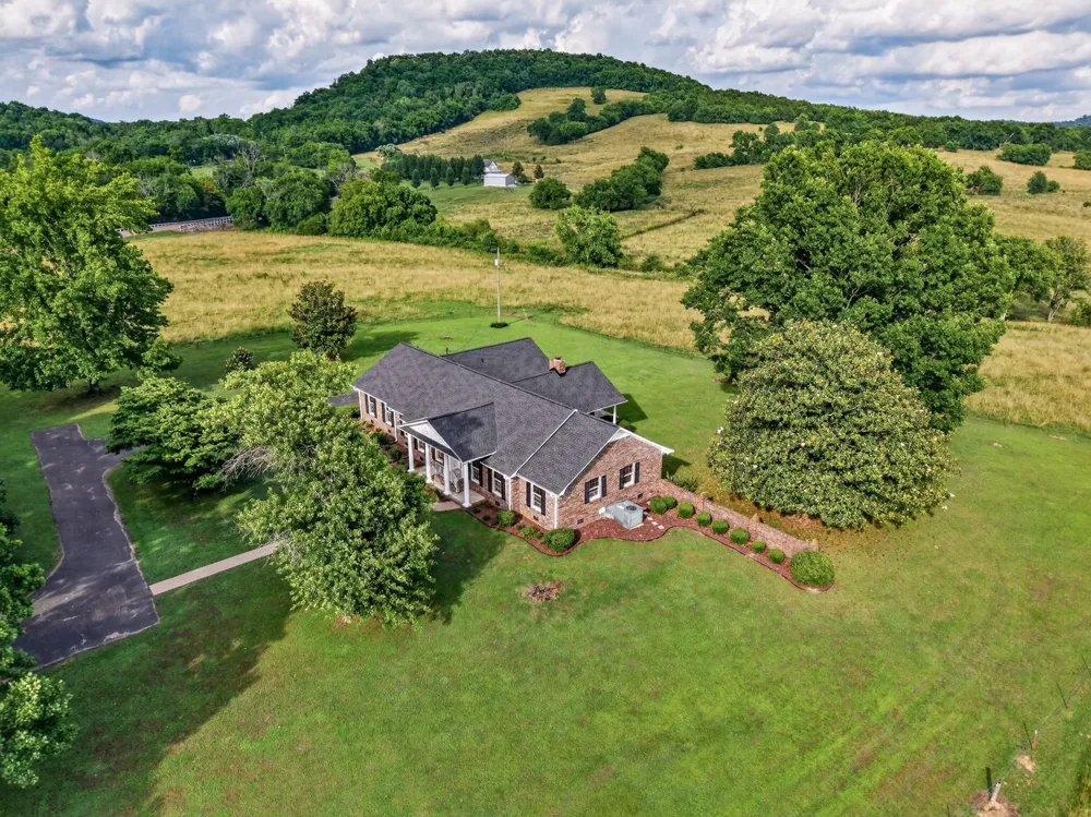 805 Boonshill Petersburg Rd Petersburg, TN 37144