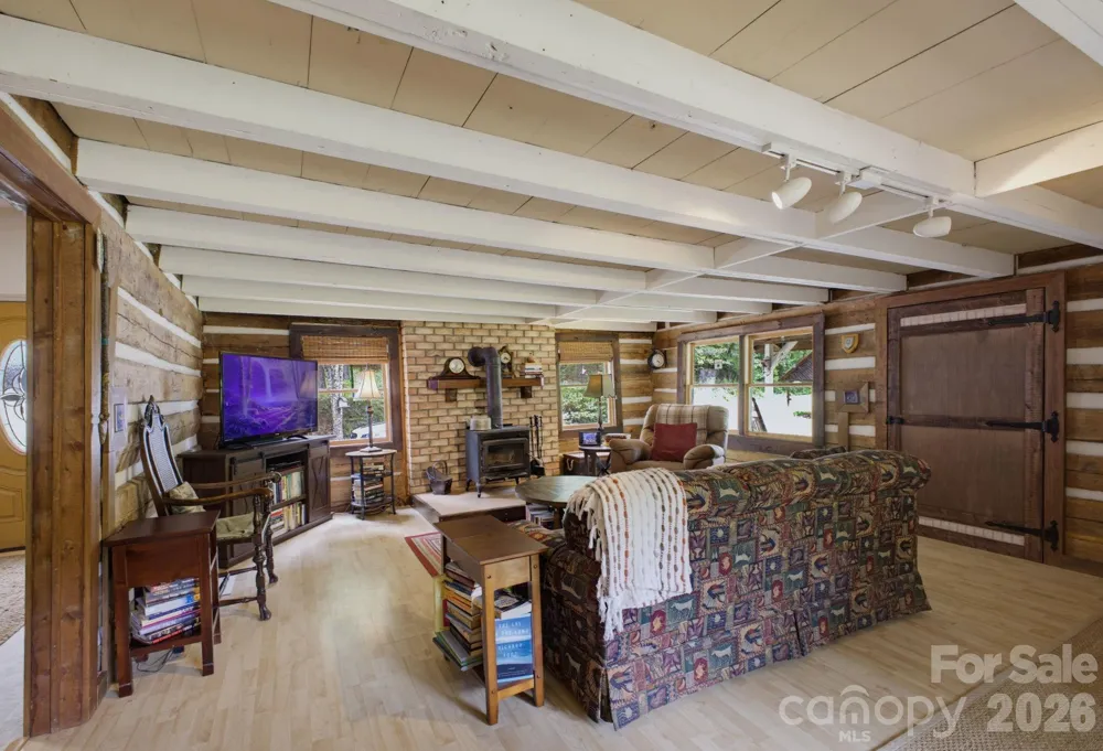 1239 W McGuinn Road Mill Spring, NC 28756