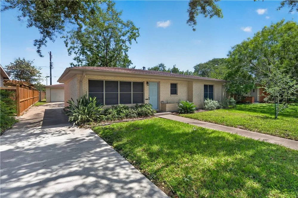 923 Grant Place Corpus Christi, TX 78411