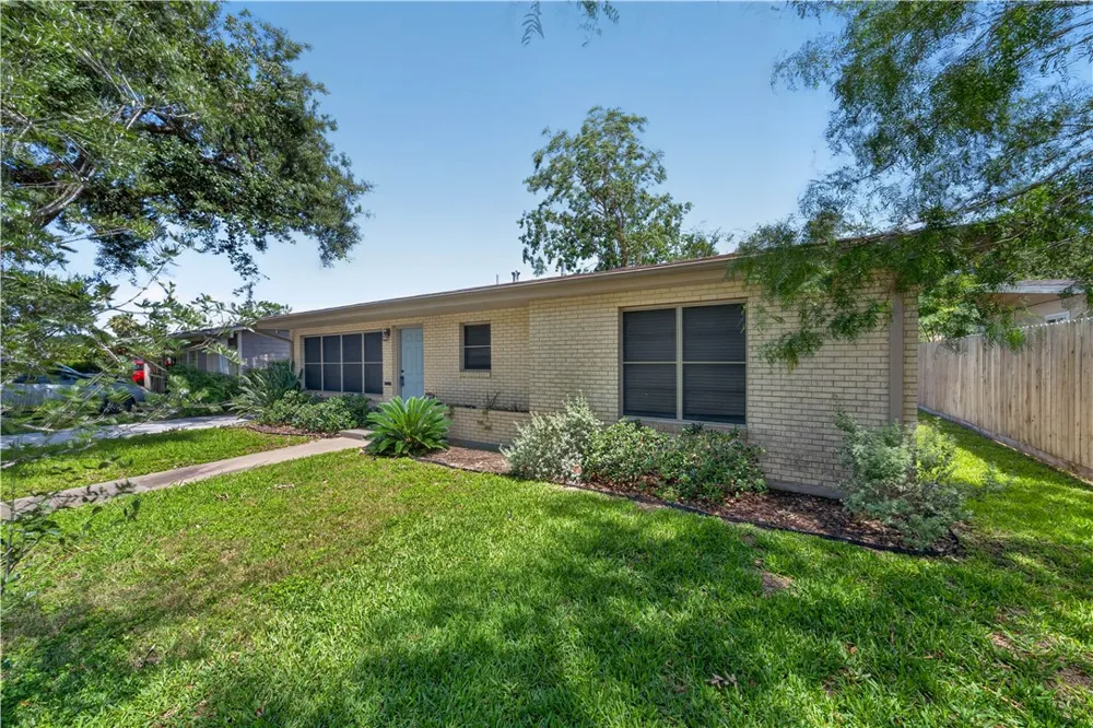 923 Grant Place Corpus Christi, TX 78411