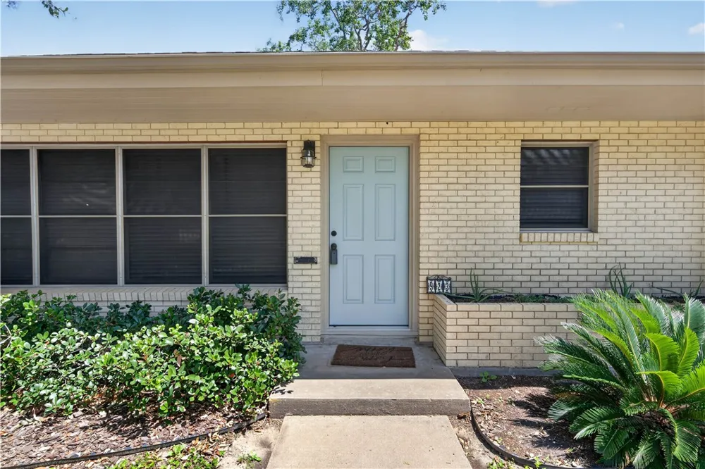 923 Grant Place Corpus Christi, TX 78411