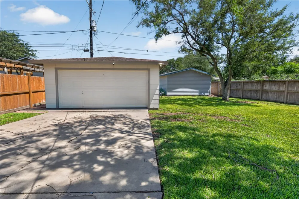 923 Grant Place Corpus Christi, TX 78411