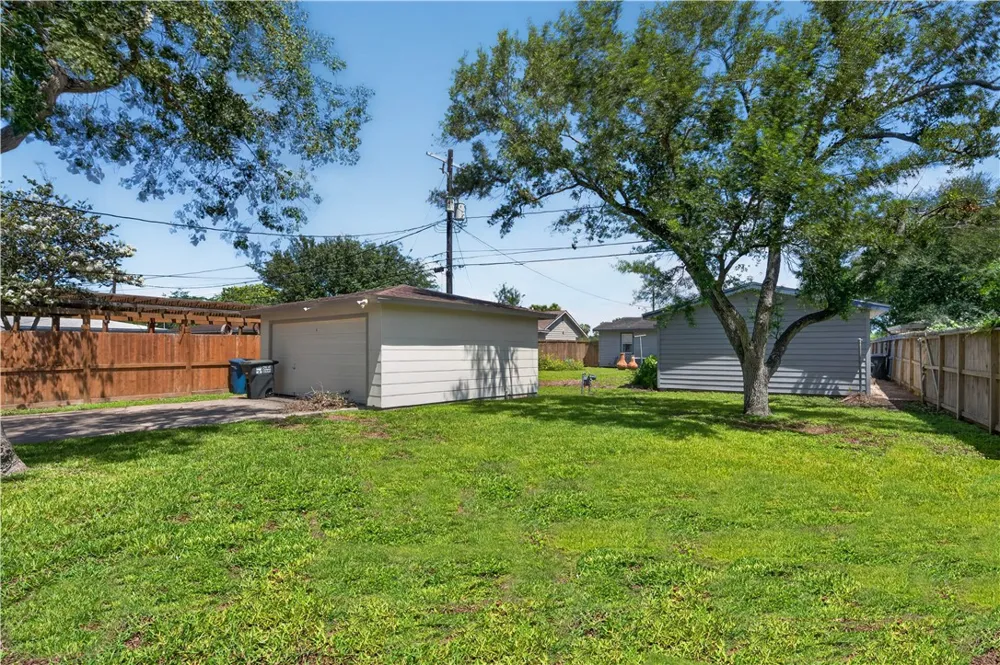 923 Grant Place Corpus Christi, TX 78411